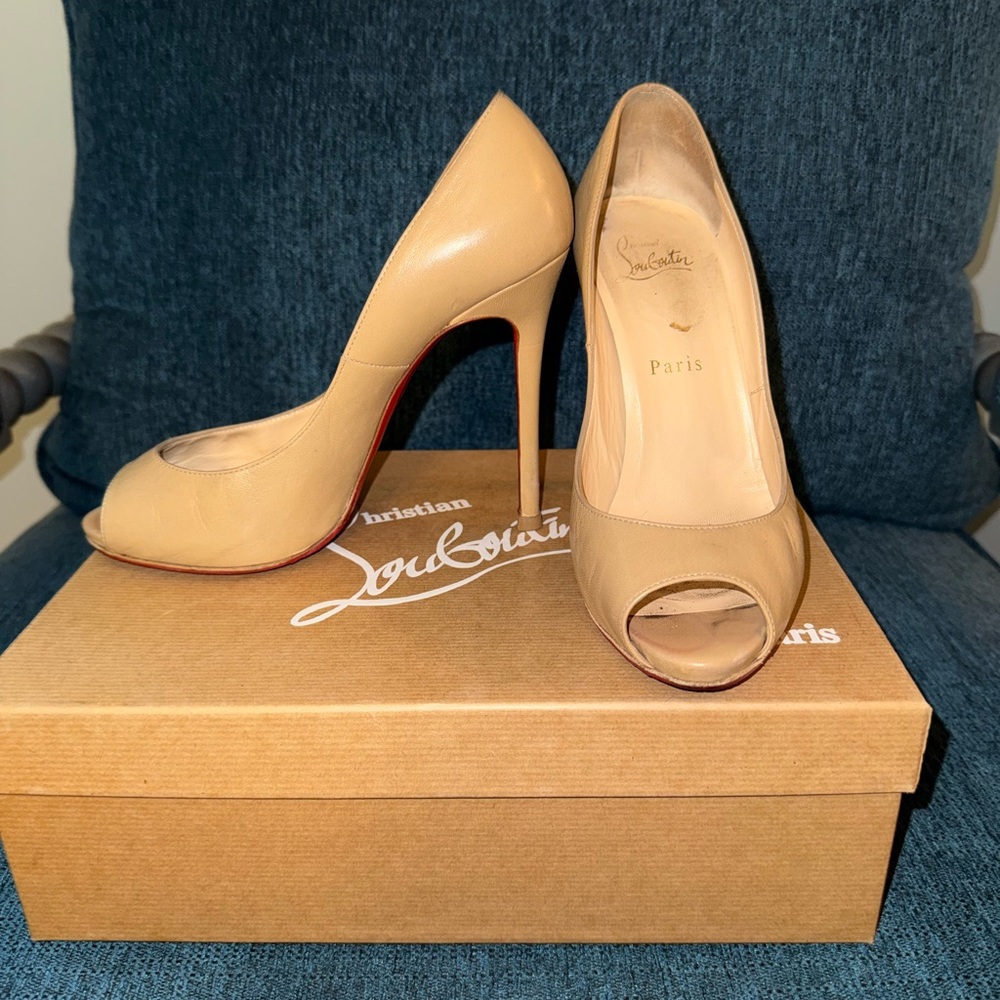 Christian Louboutin Flo Peep Toe Pump